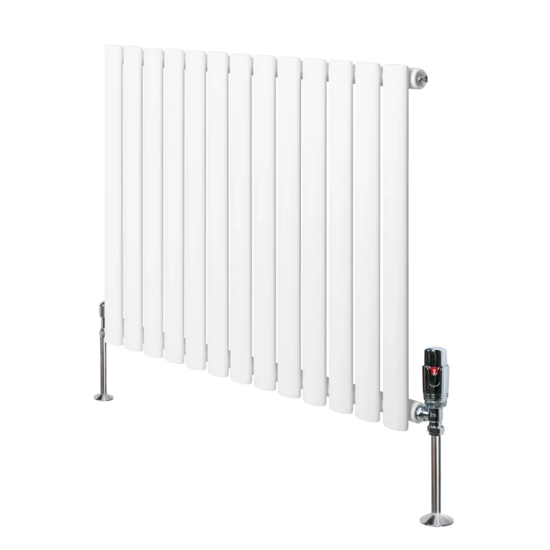 Weißer Gliederheizkörper mit TRV Chromventilen, 600mm x 780mm, schlankes Design, glatte Oberfläche und moderne, glänzende Ventile