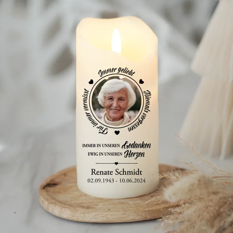 Personalisierte LED Trauerkerze mit Foto und Datum Immer geliebt
